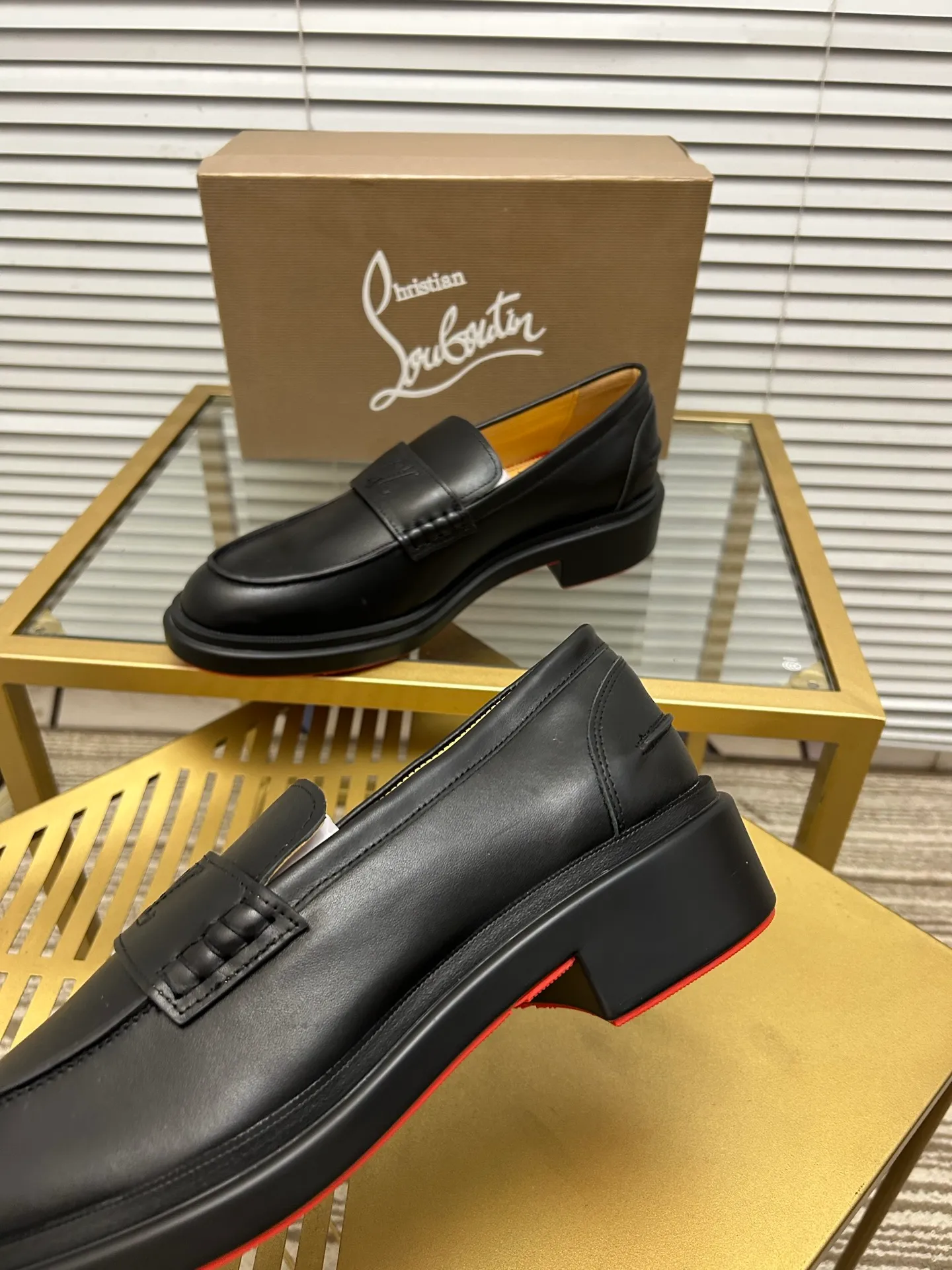 (Customized model) Ex-factory price is 860. christian louboutin (CL red sole shoes) counter series, casual sneakers for couples 📢 📢 📢 Exclusive hot style release 🎈🎈💪 Movable latex feet 👻 Finished outsole line [Proud] 😝Female 35-40# Male 38#-46, global supply😝 [Top version]: Original imported genuine leather upper, top original leather lining, original molded TPU outsole, original 1:1 detail processing, original shoe last,